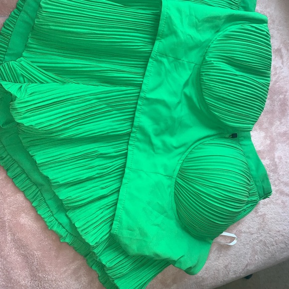 Green matching short set. - Picture 2 of 5